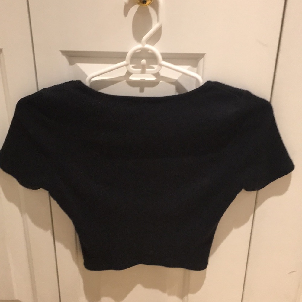 Black, cropped, shirt - Picture 3 of 3
